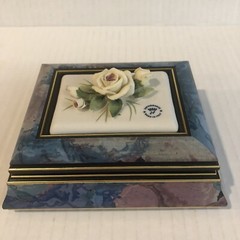 Capodimonte Jewely Box, Lidded Chest, Ceramic Floral Box