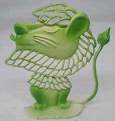Vintage 70’s Green Lion Metal Earring Holder Revere Mfg USA 5″ Tall