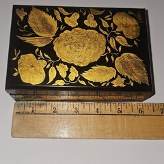 Vtg Hand Painted Floral Gold Leaf On Small Black Lacquered Box Felt Lined Asian