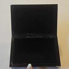 Vtg Hand Painted Floral Gold Leaf On Small Black Lacquered Box Felt Lined Asian