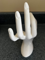 🤍VTG CERAMIC WHITE HAND • JEWELRY DISPLAY/RING HOLDER • DECOR • 7″