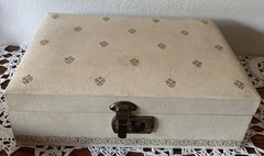 Vintage Mele White Gold Jewelry Box Pink Satin Strawberry Lining Faux Leather