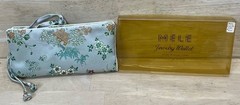 Vintage Mele Jewelry Roll Wallet 8.5 inch Green Silk Pagoda Floral 606-11 Used
