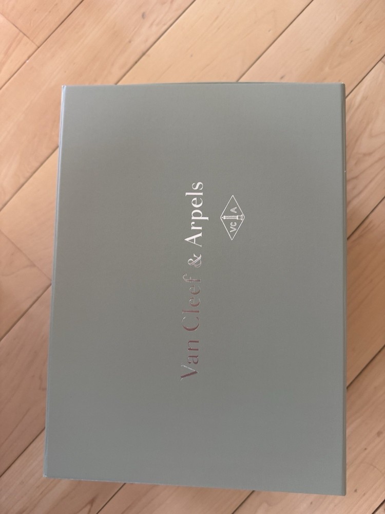 Van Cleef & Arpels Beige Lined Paper Jewelry Gift Box for Unisex Adults