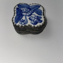 Gorgeous Vintage Chinese Silver & Porcelain Blue & White Inset Trinket/pill Box