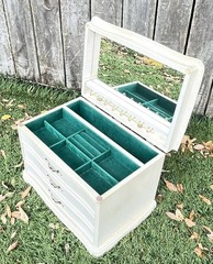 Vtg French Provincial Dresser Jewelry Box Decorative 3 Drawers Felt Lined 1970s