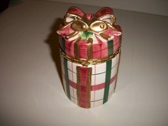 Ceramic Gift Wrap Trinket Box Round Hinged Lid 5″ tall