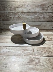 The2Bandits Tiered Catchall Tray Organizer in White, FabFitFun 2021, NEW IN BOX