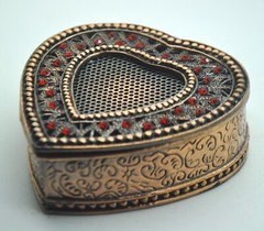 Decorative art heart shaped style antique copper color metal Jewelry Trinket box